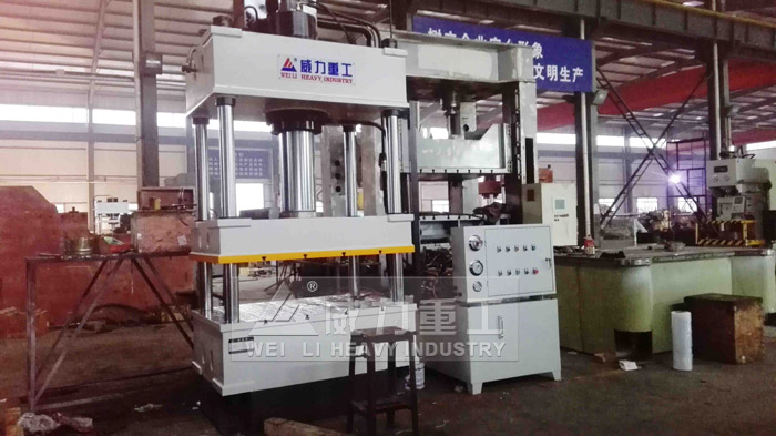 200噸四柱油壓機(jī)圖片