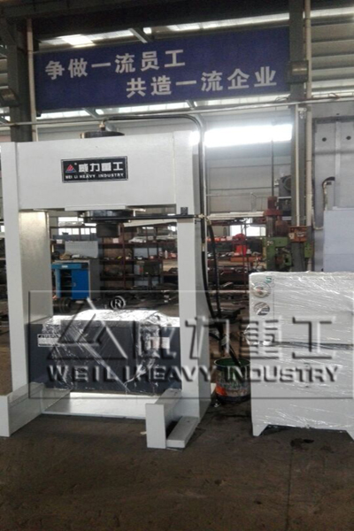 150龍門油壓機車間實物圖