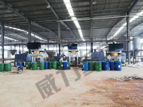 1200噸油壓機(jī)客戶現(xiàn)場圖片