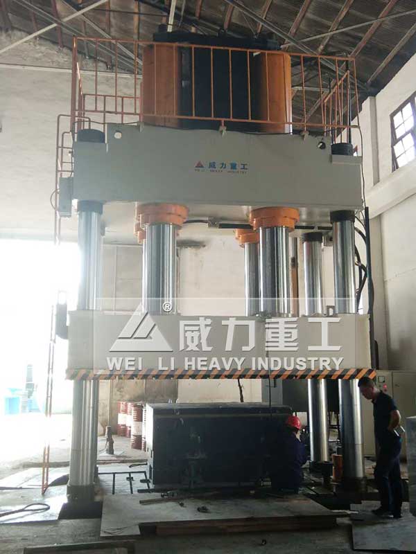 2000噸碳纖維制件成型四柱油壓機