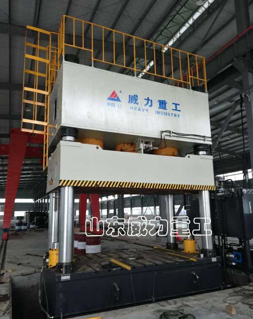 玻璃鋼保險杠成型油壓機調(diào)試現(xiàn)場