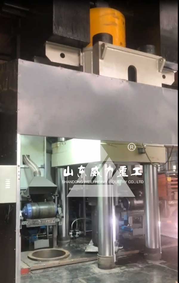 2000噸雙工位坩堝液壓機